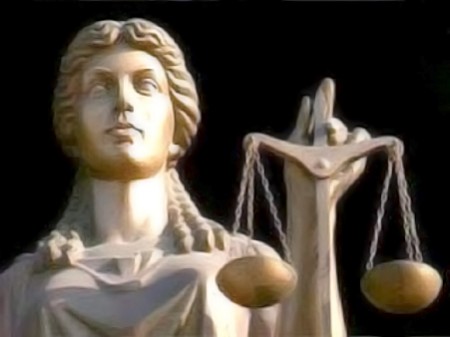 В Полтаве судят фотографа, который делал порнографические снимки несовершеннолетних