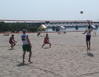 ПЛЯЖНЫЙ ВОЛЕЙБОЛ. Очередные победы «TeleTRADE» у женщин и КВСЗ-1 у мужчин (ФОТО).