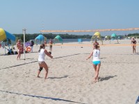 ПЛЯЖНЫЙ ВОЛЕЙБОЛ. Очередные победы «TeleTRADE» у женщин и КВСЗ-1 у мужчин (ФОТО).