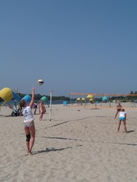 ПЛЯЖНЫЙ ВОЛЕЙБОЛ. Очередные победы «TeleTRADE» у женщин и КВСЗ-1 у мужчин (ФОТО).