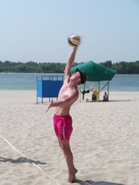 ПЛЯЖНЫЙ ВОЛЕЙБОЛ. Очередные победы «TeleTRADE» у женщин и КВСЗ-1 у мужчин (ФОТО).