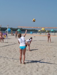 ПЛЯЖНЫЙ ВОЛЕЙБОЛ. Очередные победы «TeleTRADE» у женщин и КВСЗ-1 у мужчин (ФОТО).