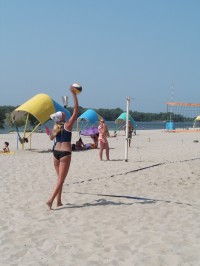 ПЛЯЖНЫЙ ВОЛЕЙБОЛ. Очередные победы «TeleTRADE» у женщин и КВСЗ-1 у мужчин (ФОТО).