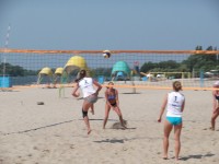 ПЛЯЖНЫЙ ВОЛЕЙБОЛ. Очередные победы «TeleTRADE» у женщин и КВСЗ-1 у мужчин (ФОТО).