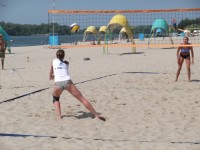 ПЛЯЖНЫЙ ВОЛЕЙБОЛ. Очередные победы «TeleTRADE» у женщин и КВСЗ-1 у мужчин (ФОТО).
