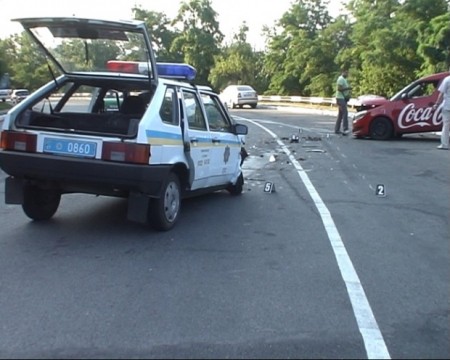 В Лубнах пьяный водитель протаранил автомобиль ГАИ: 4 пострадавших (ФОТО)