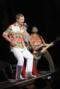 Кременчугских металлургов поздравили Олег Кензов и Олег Скрипка (Фоторепортаж)