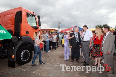 «КрАЗ крокодил» и казацкий хутор от «Кременчугмясо» произвели фурор на Сорочинской ярмарке