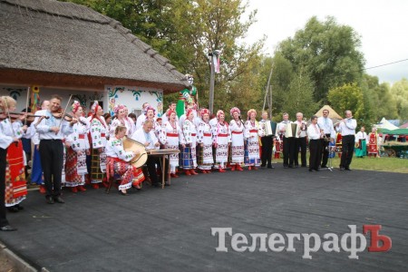 Как открылась Сорочинская ярмарка (Фотопресс)