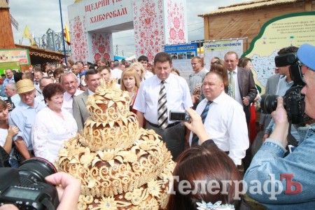Как открылась Сорочинская ярмарка (Фотопресс)