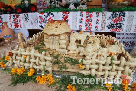 Как открылась Сорочинская ярмарка (Фотопресс)