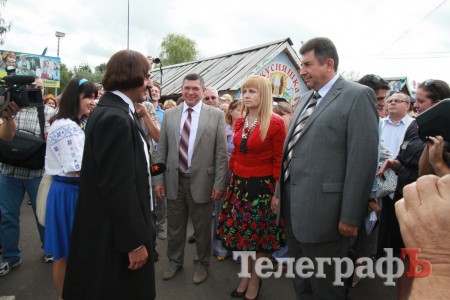 Как открылась Сорочинская ярмарка (Фотопресс)