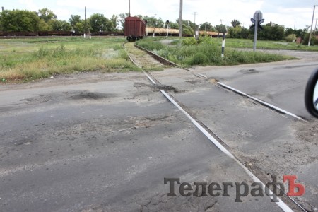 Дорога из Кременчуга на Сорочинцы «усыпана» ямами (ФОТО)