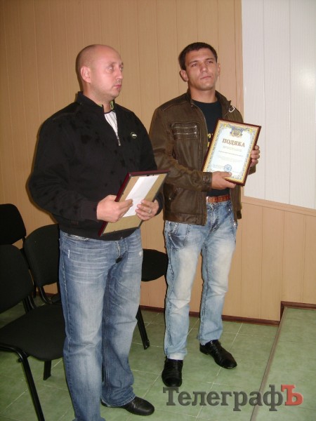 В Городском саду кремечужане задержали мужчину, который напал с ножом на свою жену