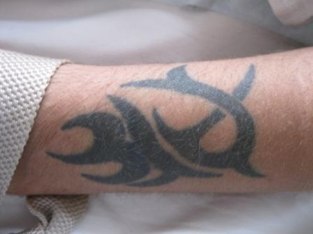 Кременчужан просят опознать упавшего на дорогу скутериста (ФОТО)