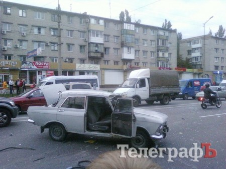 В Кременчуге водитель «Москвича» устроил краш-тест на ровном месте (ФОТО, ВИДЕО)