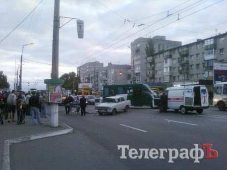 В Кременчуге водитель «Москвича» устроил краш-тест на ровном месте (ФОТО, ВИДЕО)