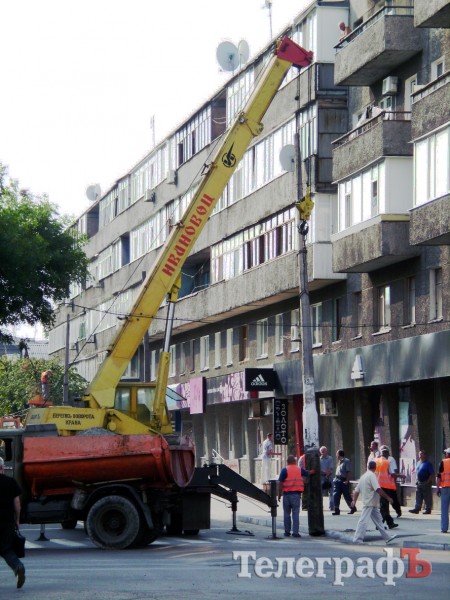 На улице Шевченко начали замену электроопор (фото)