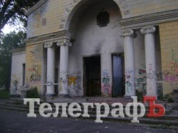 «Городской сад» в Кременчуге стал напоминать скорее лес после урагана (ФОТО)