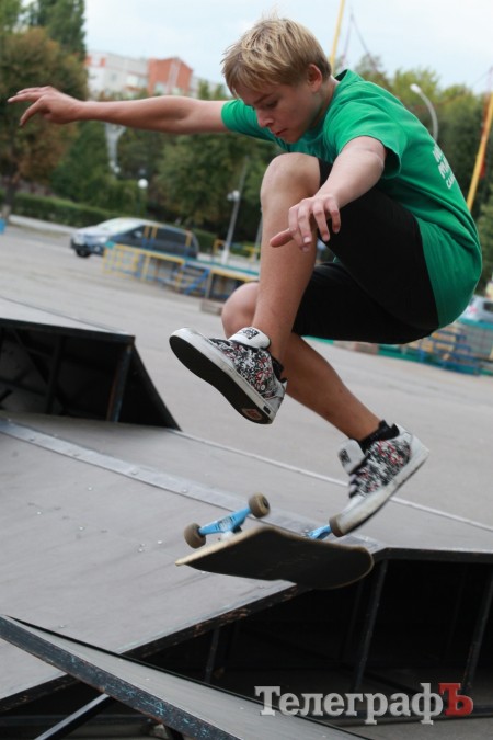 В Кременчуге прошли городские соревнования по скейтбордингу (ФОТО)