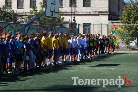 В Кременчуге стартовал футбольный турнир среди школьных команд