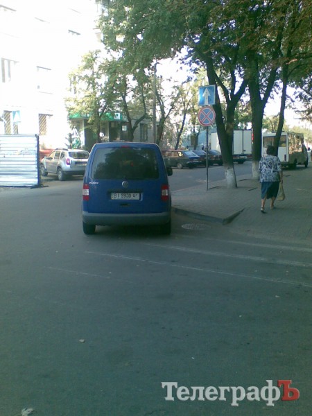 Чудеса кременчугской парковки (часть 4) (14 фото)