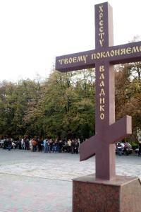 В Кременчуге почтили память погибших мотоциклистов (ВИДЕО)