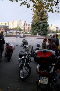 В Кременчуге почтили память погибших мотоциклистов (ВИДЕО)