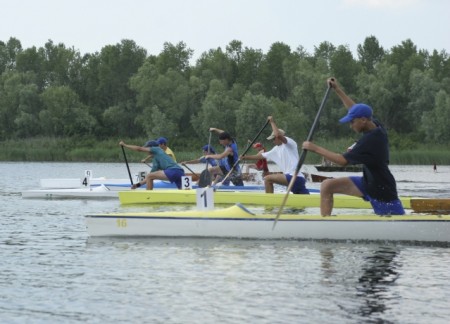 Чемпионат по гребле на байдарках и каноэ.