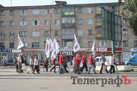 Пикет у прокуратуры Кременчуга: мать погибшего работника завода считает, что не все виновные окажутся на скамье подсудимых (ФОТО)
