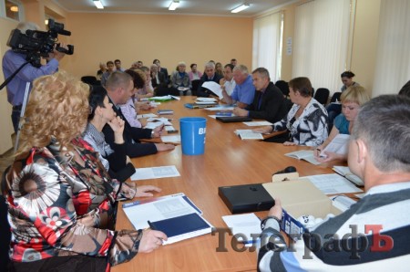 Скандал в окружкоме: жеребьевка с помощью ведра (ФОТО)