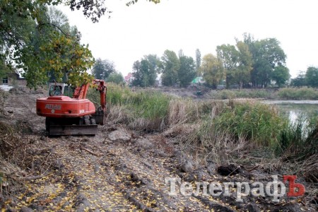 В «Городском саду» начали чистить озеро (ФОТО)
