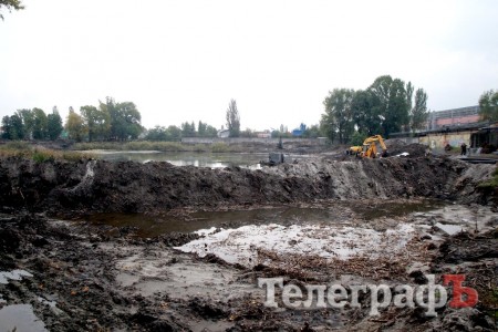 В «Городском саду» начали чистить озеро (ФОТО)