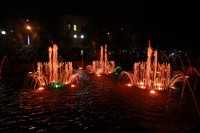В сквере «Октябрьский» заработал свето-музыкальный фонтан (Видео, Фото)