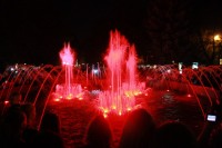 В сквере «Октябрьский» заработал свето-музыкальный фонтан (Видео, Фото)