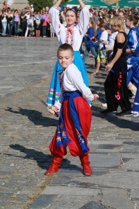 В Кременчуге на площади Победы прошел флеш-моб «Майданс» (Видео, фото)