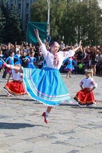 В Кременчуге на площади Победы прошел флеш-моб «Майданс» (Видео, фото)