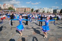 В Кременчуге на площади Победы прошел флеш-моб «Майданс» (Видео, фото)