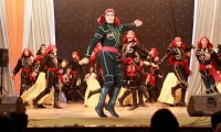 В Кременчуге 30 джигитов из Кутаиси танцевали с мечами, метали ножи и даже исполнили... гопак (ФОТО)