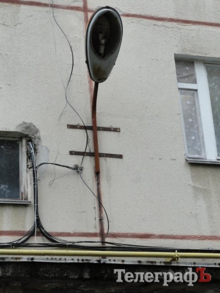 Кременчужане жалуются на неосвещенные подъезды