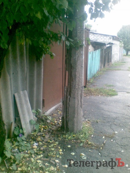 На улице Кировоградской в Кременчуге «посыпались» столбы 