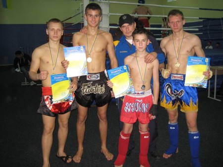 Кременчугские кикбоксёры успешно выступили на областном первенстве