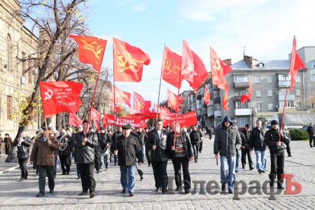В Кременчуге 7 ноября отметили  под лозунгом «Вернем страну народу» и сравнили «Свободу» с фашистами