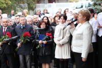В Кременчуге на фасаде медколледжа открыли мемориальную доску Владимиру Литвиненко
