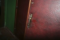 В Кременчуге работники исполкома, ЖЭПа и управляющей компании взломали замок в квартире, где жили люди