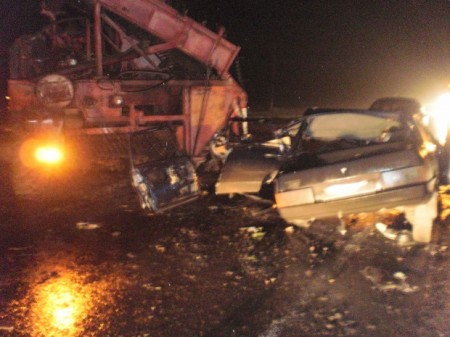 На Полтавщине ВАЗ столкнулся с комбайном: двое пострадавших