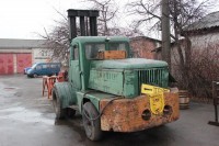 Мэр Кременчуга осмотрел 5 КрАЗов, один трактор и форму водителей ДРСУ