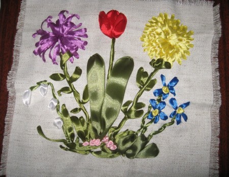 Студенты Университета третьего возраста Крюковского района освоили технику ленточной вышивки