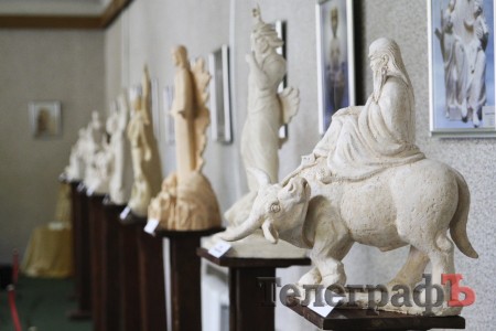 В Кременчуге состоялось открытие выставки скульптур Алексея Леонова