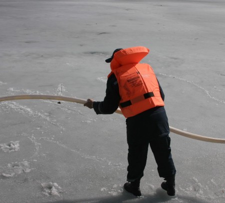 На Крещение МЧСники будут спасать людей, оказавшихся в воде, шестью способами